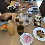 La Maison D'hélios Couette-café 3*